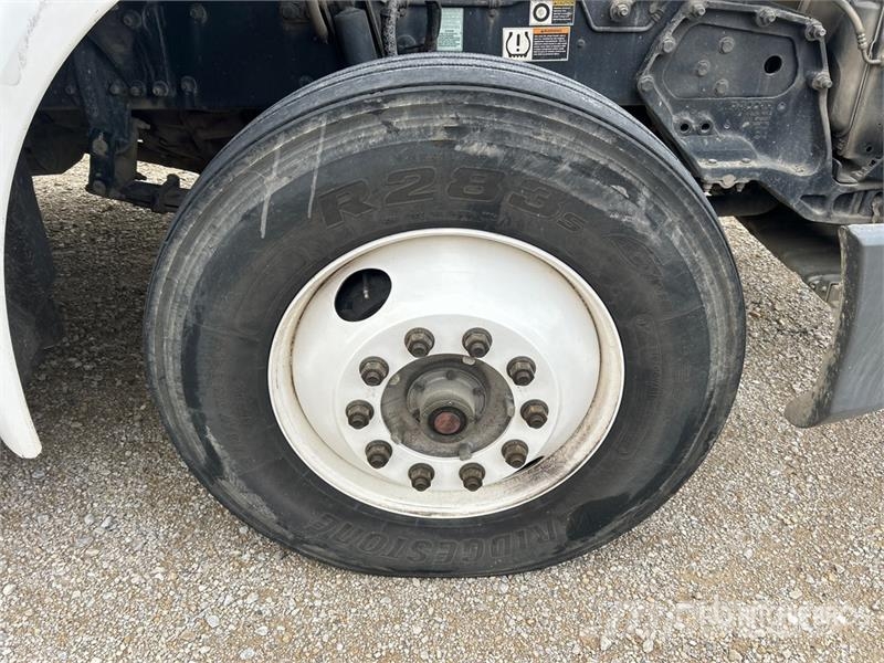 Peterbilt 579 4x2 S/A Day Cab Truck Tractor Tractor Units