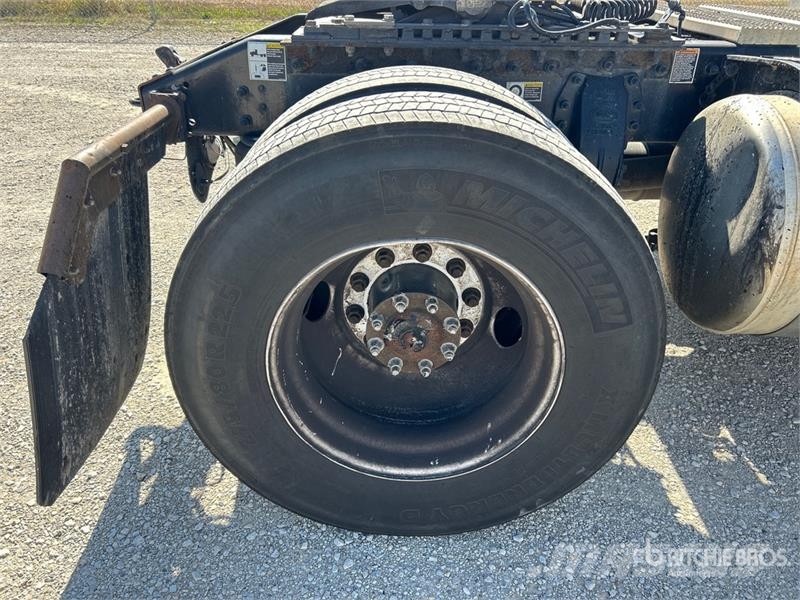 Peterbilt 579 4x2 S/A Day Cab Truck Tractor 牵引车