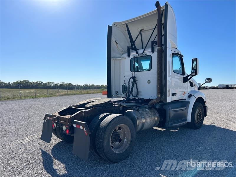 Peterbilt 579 4x2 S/A Day Cab Truck Tractor Motrici e Trattori Stradali