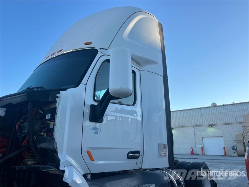 Peterbilt 579 4x2 S/A Day Cab Truck Tractor Prime Movers
