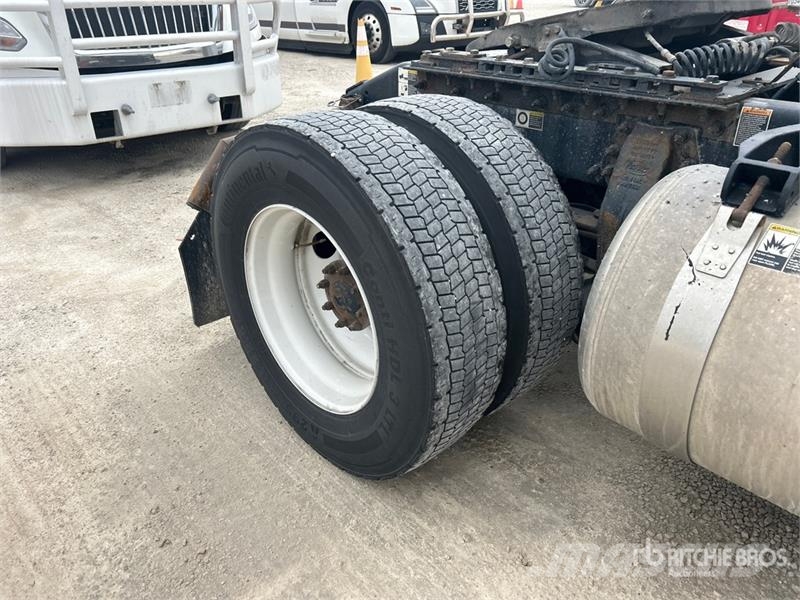 Peterbilt 579 4x2 S/A Day Cab Truck Tractor Vlačilci