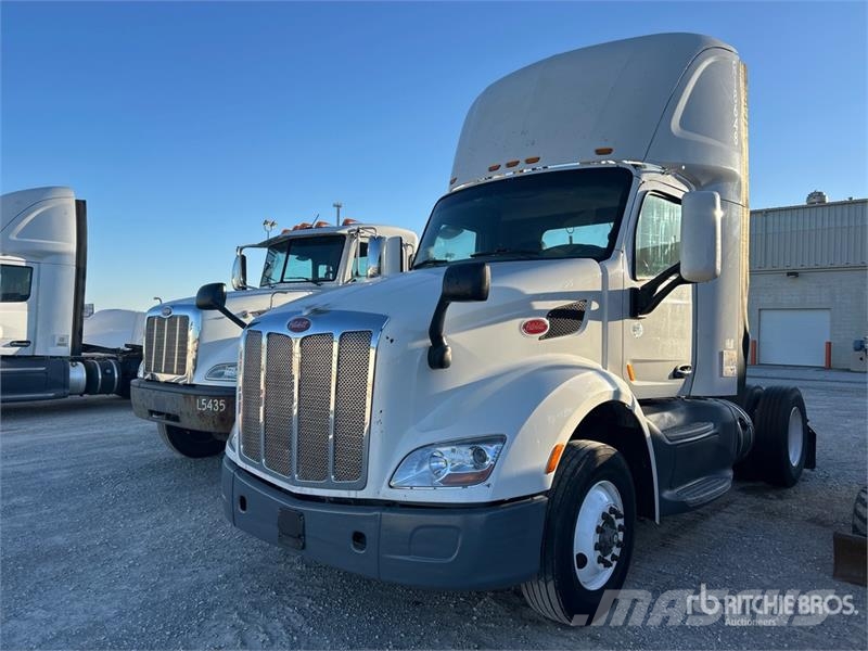 Peterbilt 579 4x2 S/A Day Cab Truck Tractor Prime Movers