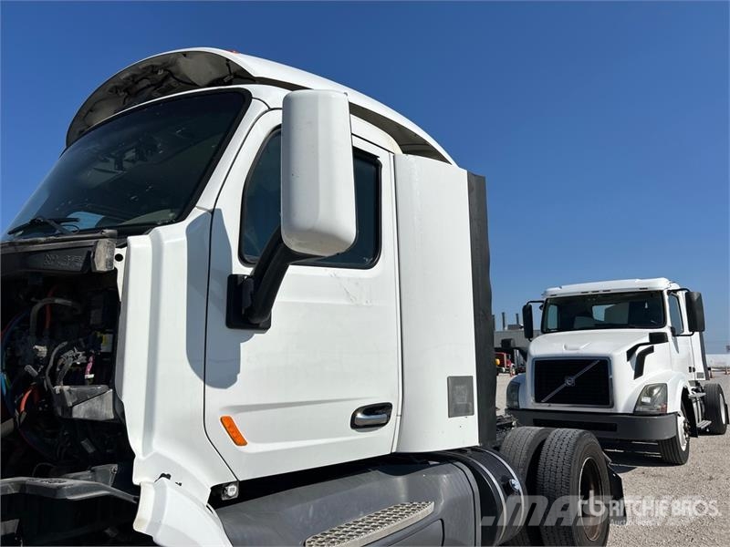 Peterbilt 579 4x2 S/A Day Cab Truck Tractor Tracteur routier