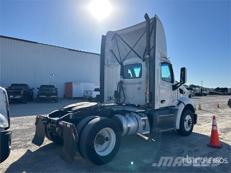 Peterbilt 579 4x2 S/A Day Cab Truck Tractor Nyergesvontatók