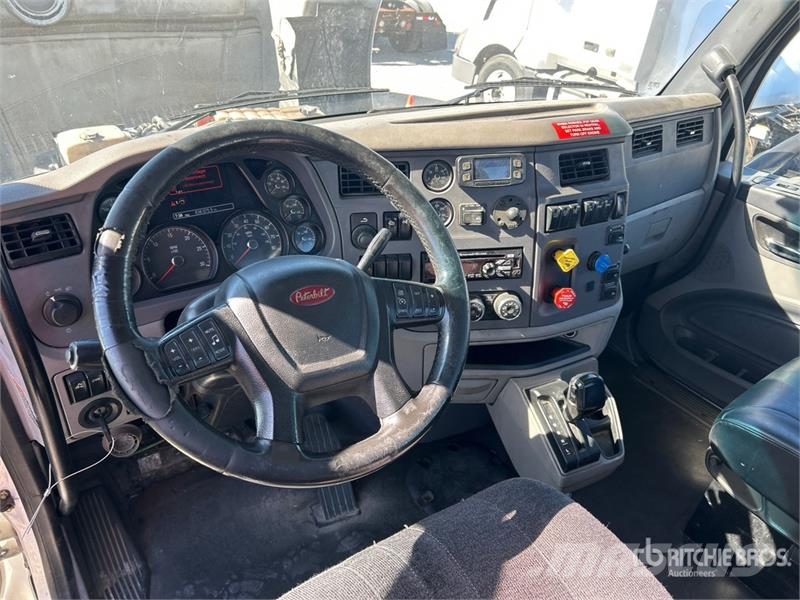 Peterbilt 579 4x2 S/A Day Cab Truck Tractor Vlačilci