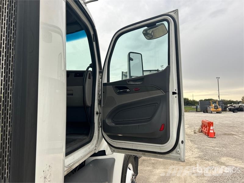 Peterbilt 579 4x2 S/A Day Cab Truck Tractor Vlačilci