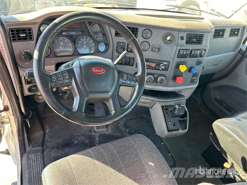 Peterbilt 579 4x2 S/A Day Cab Truck Tractor Motrici e Trattori Stradali