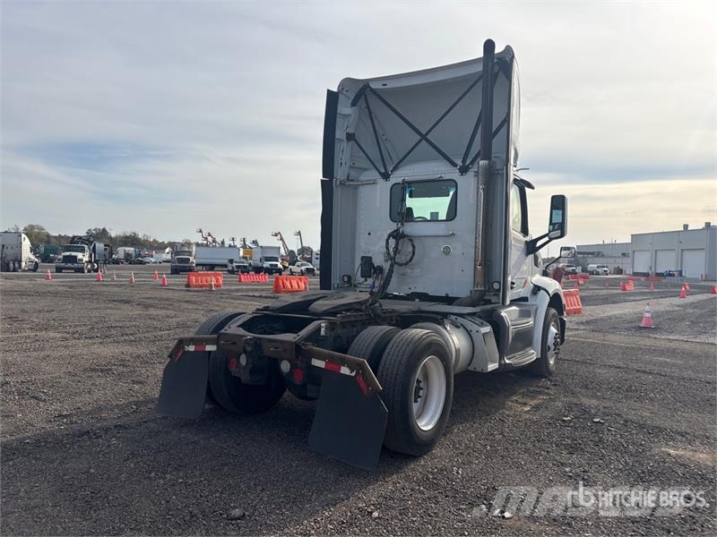 Peterbilt 579 4x2 S/A Day Cab Truck Tractor 트랙터 유닛