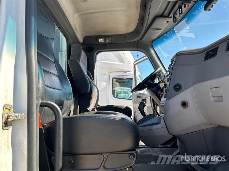 Peterbilt 579 4x2 S/A Day Cab Truck Tractor Prime Movers