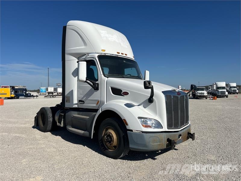 Peterbilt 579 4x2 S/A Day Cab Truck Tractor Nyergesvontatók