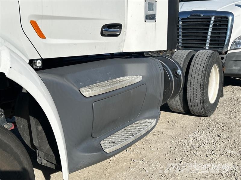 Peterbilt 579 4x2 S/A Day Cab Truck Tractor Nyergesvontatók