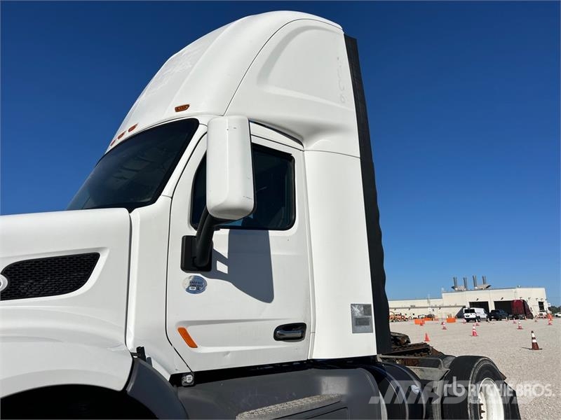 Peterbilt 579 4x2 S/A Day Cab Truck Tractor Motrici e Trattori Stradali