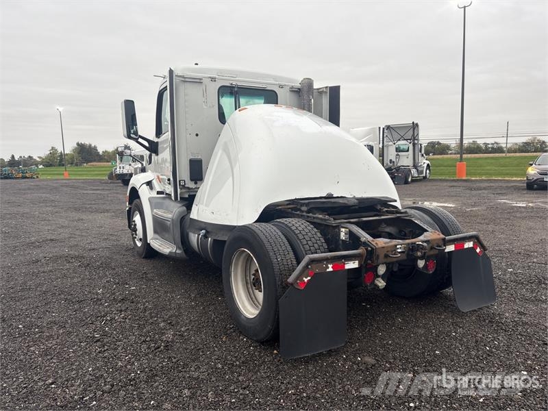 Peterbilt 579 4x2 S/A Day Cab Truck Tractor Vilcēji