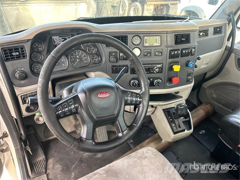 Peterbilt 579 4x2 S/A Day Cab Truck Tractor Trækkere