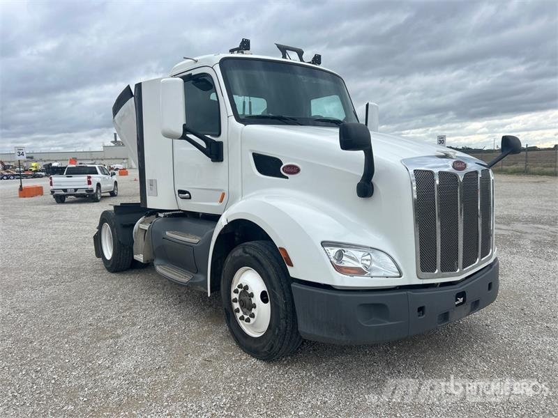 Peterbilt 579 4x2 S/A Day Cab Truck Tractor Vlačilci