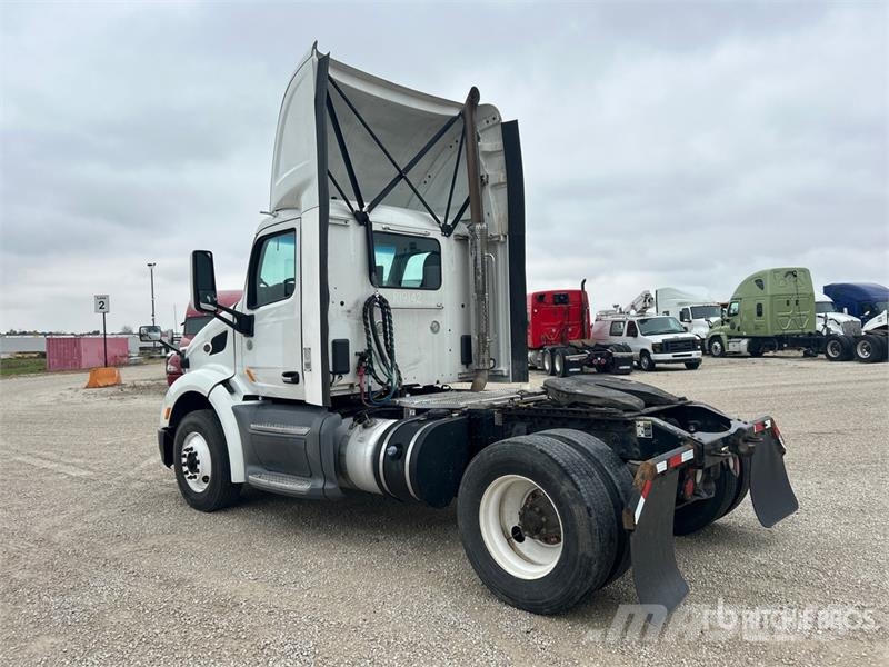 Peterbilt 579 4x2 S/A Day Cab Truck Tractor Cavalos mecânicos