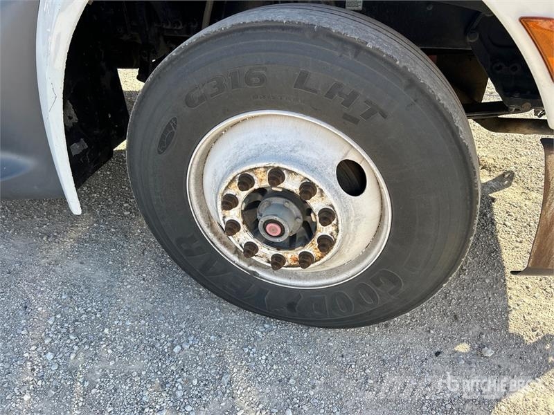 Peterbilt 579 4x2 S/A Day Cab Truck Tractor Motrici e Trattori Stradali