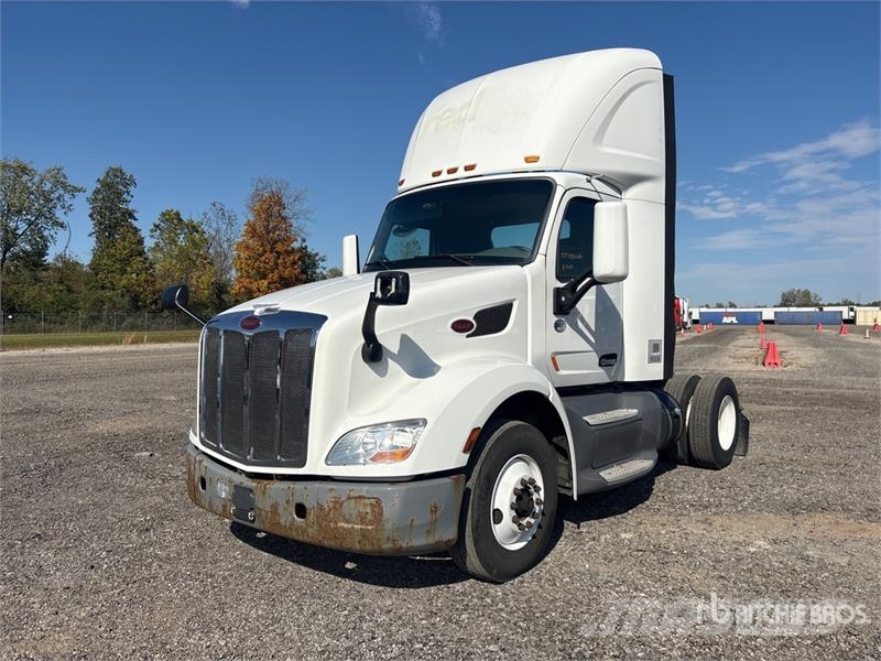 Peterbilt 579 4x2 S/A Day Cab Truck Tractor Vlačilci