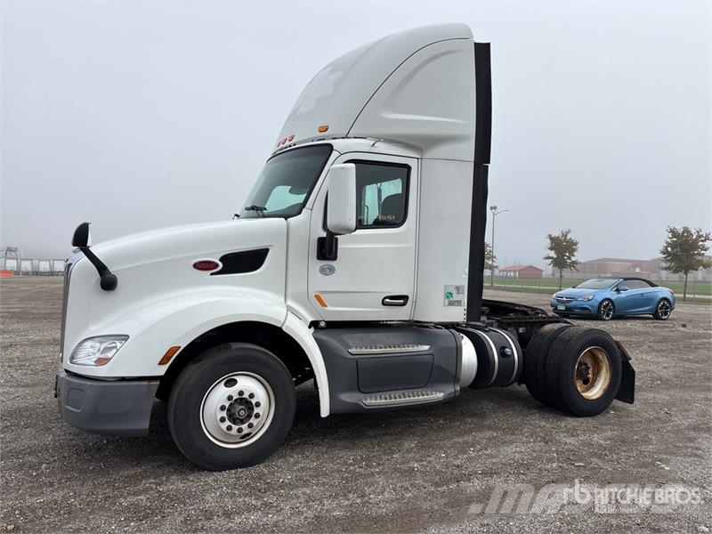 Peterbilt 579 4x2 S/A Day Cab Truck Tractor Vilcēji