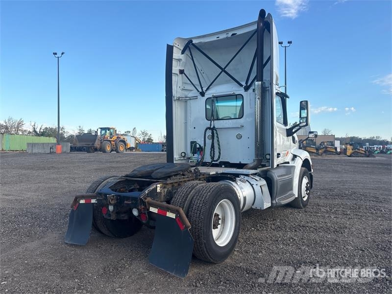 Peterbilt 579 4x2 S/A Day Cab Truck Tractor Sattelzugmaschinen