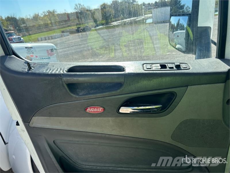 Peterbilt 579 4x2 S/A Day Cab Truck Tractor Cabezas tractoras