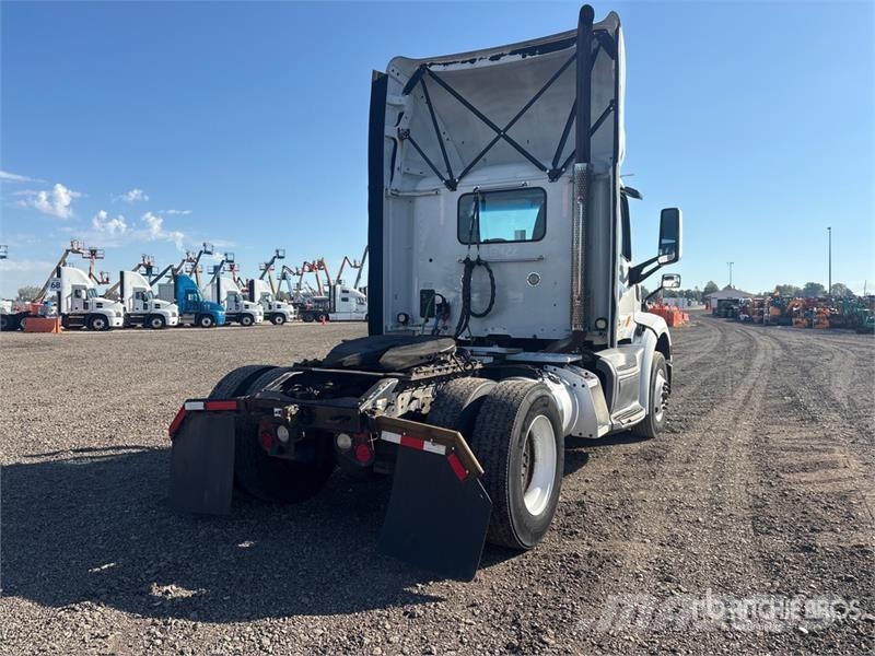 Peterbilt 579 4x2 S/A Day Cab Truck Tractor 트랙터 유닛