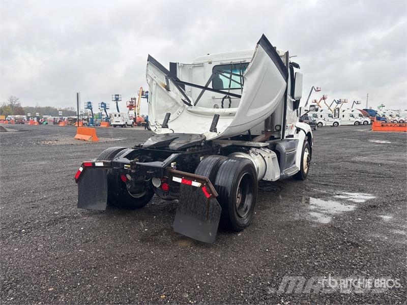 Peterbilt 579 4x2 S/A Day Cab Truck Tractor Trækkere