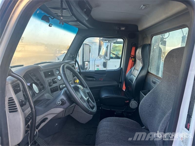 Peterbilt 579 4x2 S/A Day Cab Truck Tractor Prime Movers