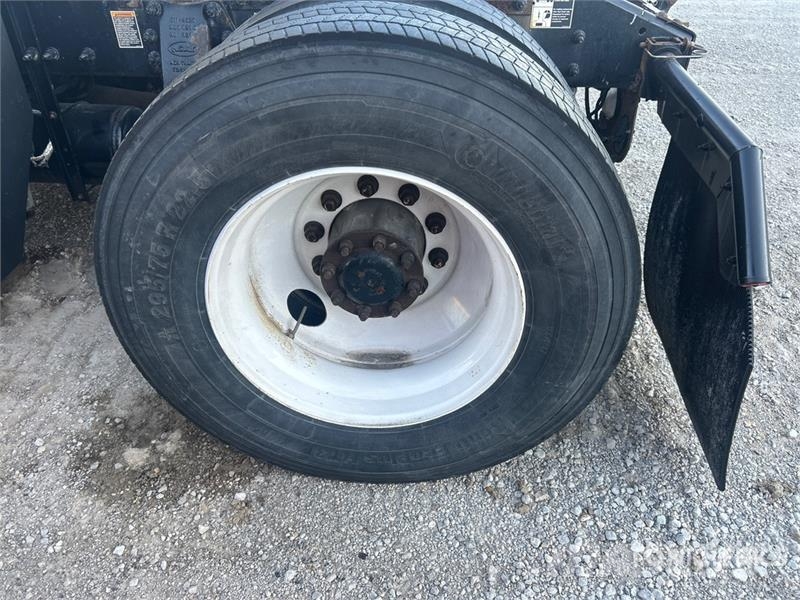 Peterbilt 579 4x2 S/A Day Cab Truck Tractor Prime Movers