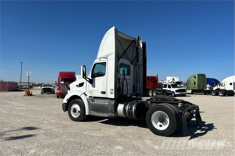 Peterbilt 579 4x2 S/A Day Cab Truck Tractor Prime Movers