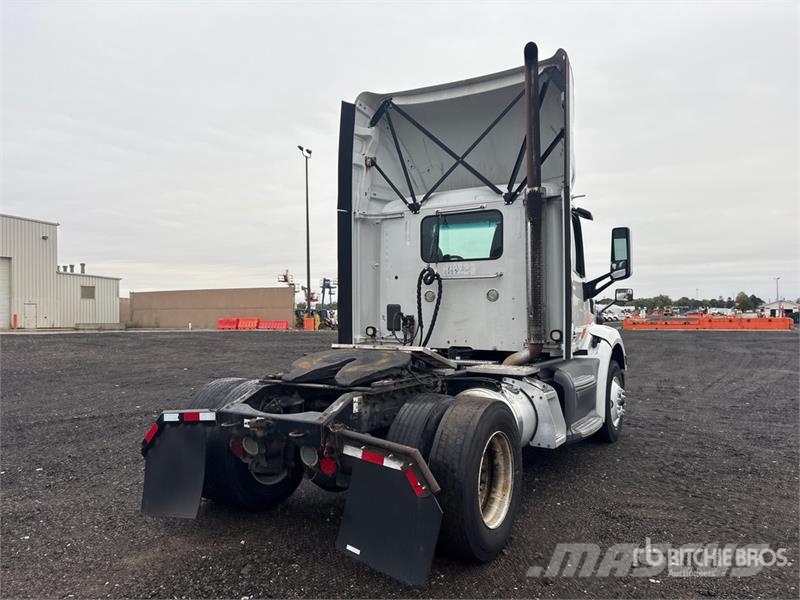 Peterbilt 579 4x2 S/A Day Cab Truck Tractor Trækkere