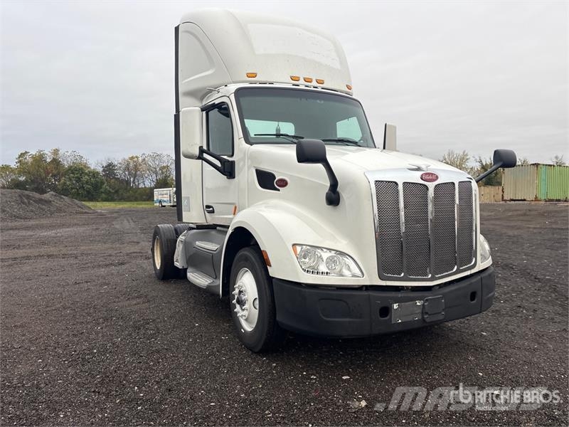 Peterbilt 579 4x2 S/A Day Cab Truck Tractor Trækkere