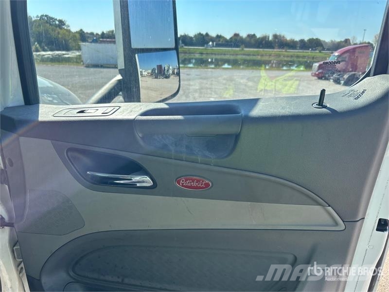 Peterbilt 579 4x2 S/A Day Cab Truck Tractor Cabezas tractoras