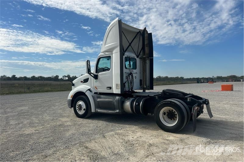 Peterbilt 579 4x2 S/A Day Cab Truck Tractor Traktorske jedinice
