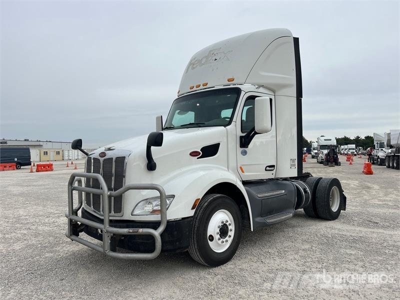 Peterbilt 579 4x2 S/A Day Cab Truck Tractor Vlačilci