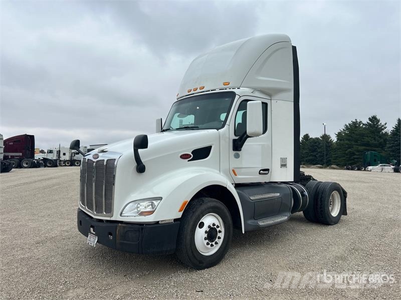 Peterbilt 579 4x2 S/A Day Cab Truck Tractor Cavalos mecânicos