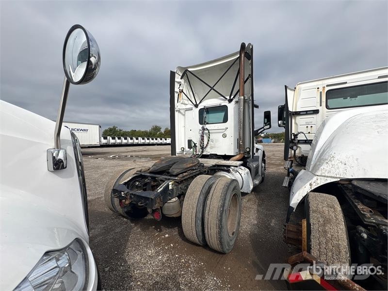 Peterbilt 579 4x2 S/A Day Cab Truck Tractor Nyergesvontatók