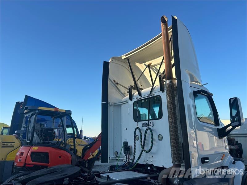 Peterbilt 579 4x2 S/A Day Cab Truck Tractor Prime Movers