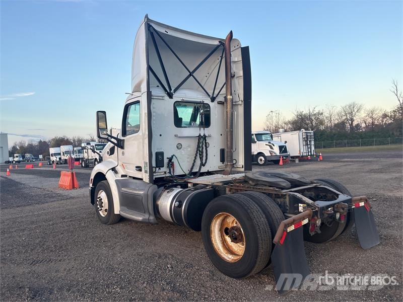 Peterbilt 579 4x2 S/A Day Cab Truck Tractor Ciągniki siodłowe