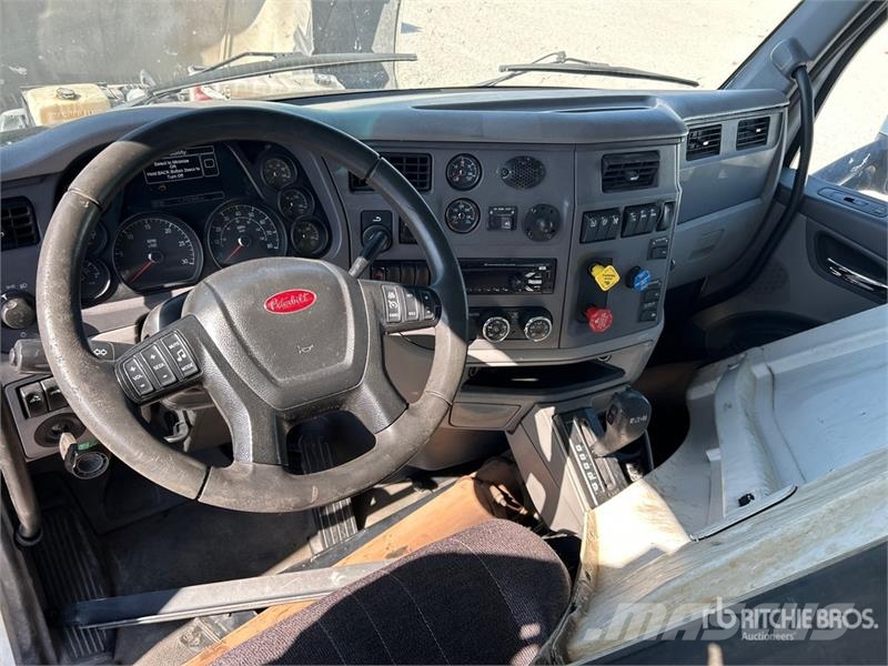Peterbilt 579 4x2 S/A Day Cab Truck Tractor Tracteur routier