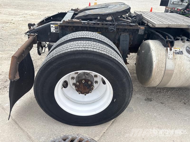 Peterbilt 579 4x2 S/A Day Cab Truck Tractor 中古トラクターヘッド | トレーラーヘッド