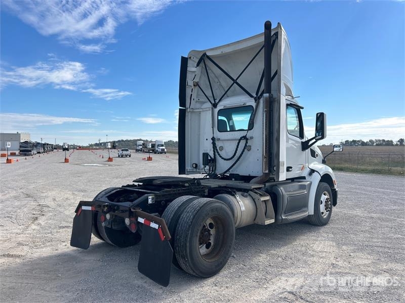 Peterbilt 579 4x2 S/A Day Cab Truck Tractor Traktorske jedinice
