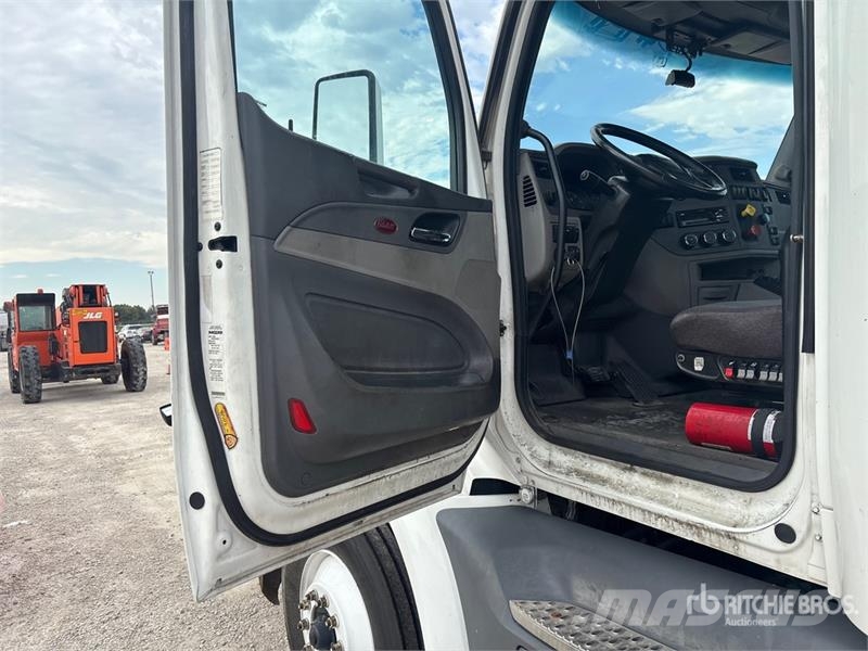Peterbilt 579 4x2 S/A Day Cab Truck Tractor 中古トラクターヘッド | トレーラーヘッド