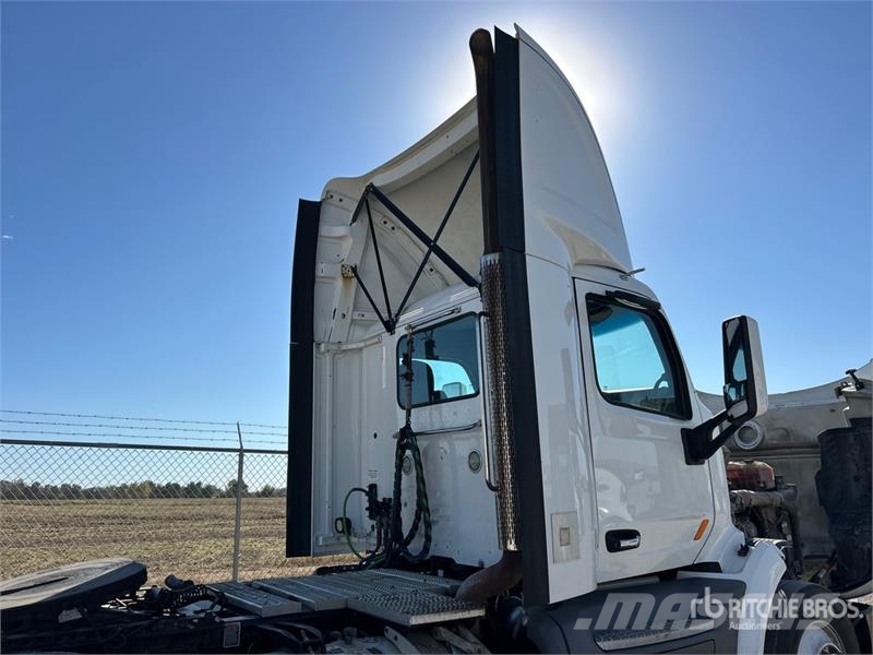 Peterbilt 579 4x2 S/A Day Cab Truck Tractor Motrici e Trattori Stradali