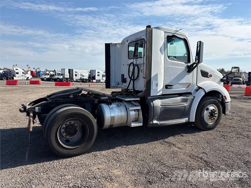 Peterbilt 579 4x2 S/A Day Cab Truck Tractor Trekkers