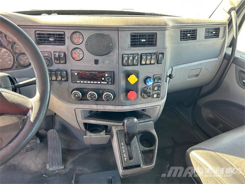 Peterbilt 579 4x2 S/A Day Cab Truck Tractor Motrici e Trattori Stradali