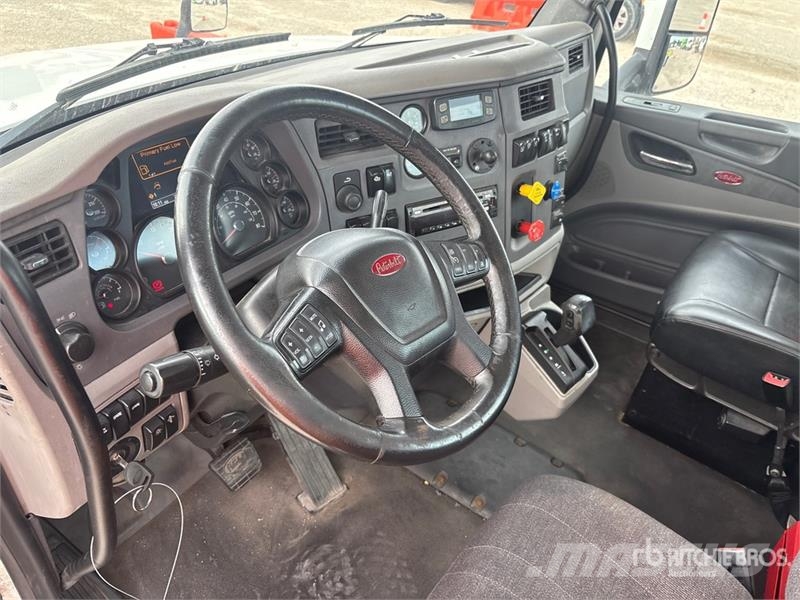 Peterbilt 579 4x2 S/A Day Cab Truck Tractor 中古トラクターヘッド | トレーラーヘッド