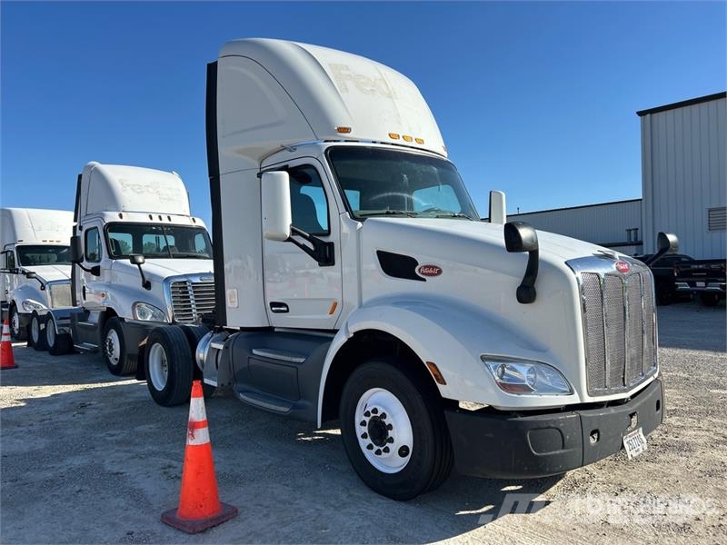 Peterbilt 579 4x2 S/A Day Cab Truck Tractor Nyergesvontatók