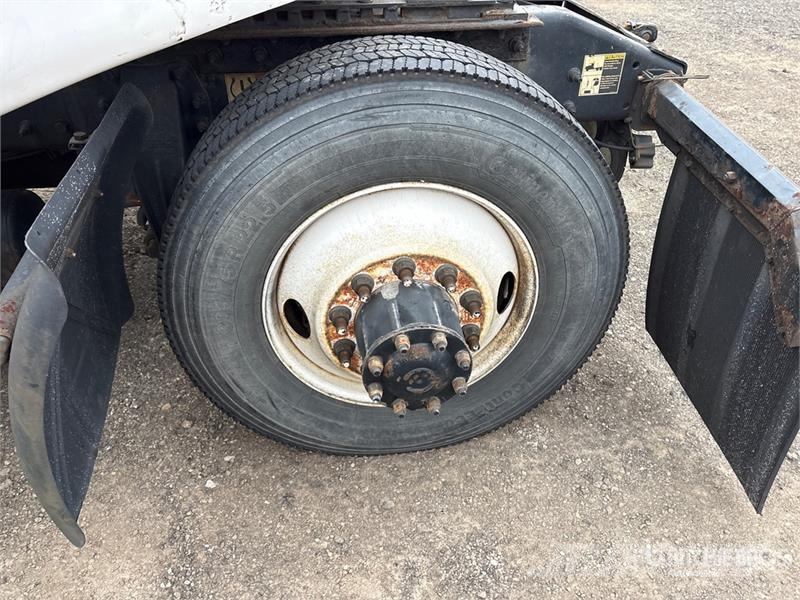 Peterbilt 579 4x2 S/A Day Cab Truck Tractor Truck Tractor Units