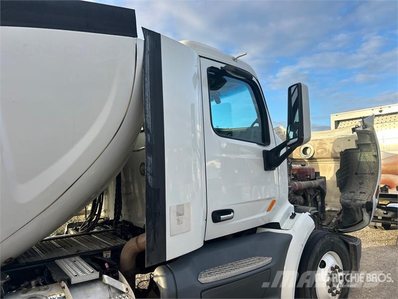 Peterbilt 579 4x2 S/A Day Cab Truck Tractor Trækkere
